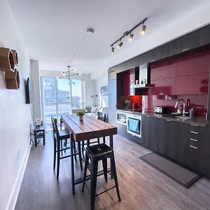 Luxurious 2 Beds Near Cn Tower Scotia Arena Rogers Centre & Free Parking Apartment